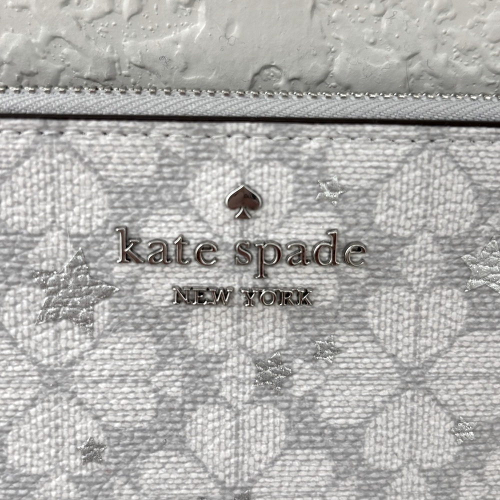 NWT KATE SPADE Medium Zip Wristlet Flower Star in Platinum Gray - Picture 3 of 8